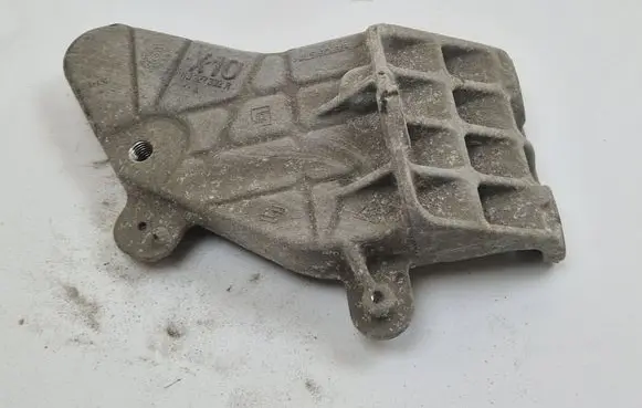 Renault Zoe Engine mounting bracket 113327332R