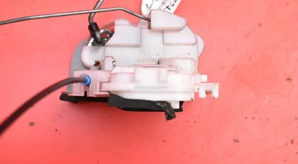 Subaru Legacy Front door lock