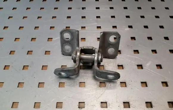 Toyota RAV 4 (XA20) Tailgate/trunk/boot hinge