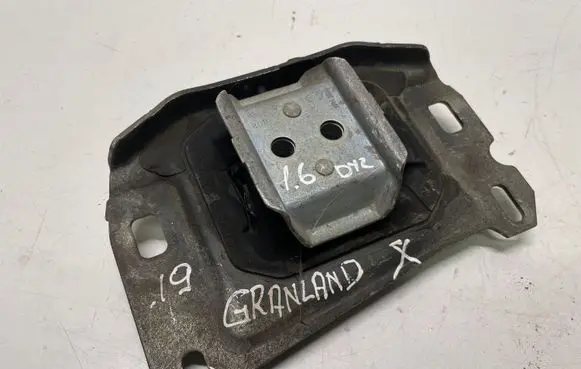 Opel Grandland X Gearbox mounting bracket 17357R01