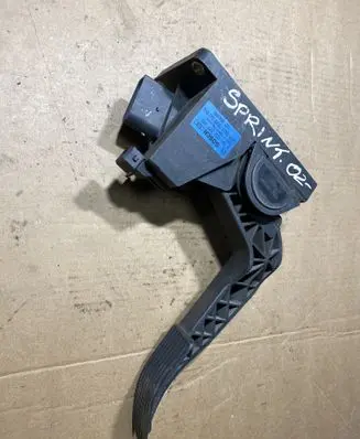 Mercedes-Benz Sprinter W901 W902 W903 W904 Accelerator throttle pedal A9013000504 9013000504 0281002337