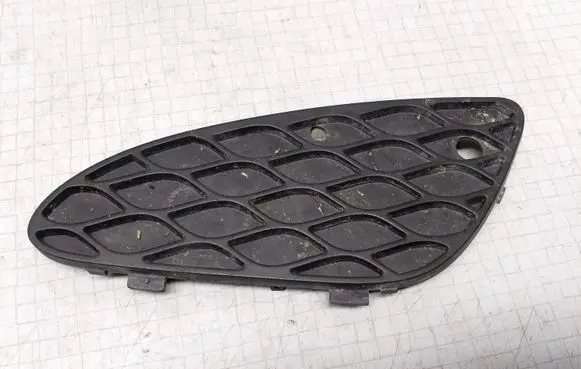 Mercedes-Benz E W211 Front bumper lower grill A2118850353