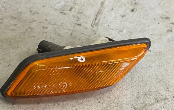 BMW Z3 E36 Front fender indicator light 8400764
