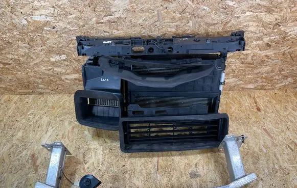 Renault Clio IV Radiator support slam panel