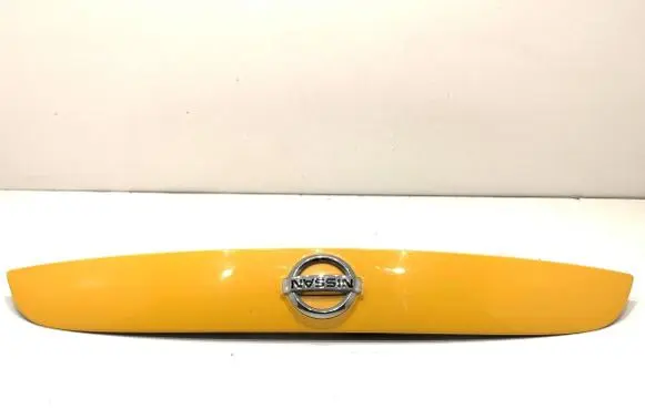 Nissan Juke I F15 Trunk door license plate light bar 