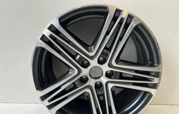 Seat Leon IV R18 alloy rim 5FA601025M