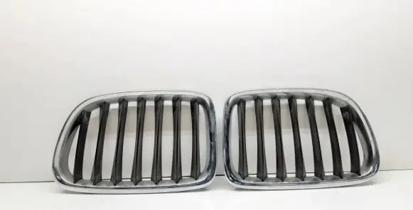 BMW X1 E84 Front bumper upper radiator grill 2993305 2993304
