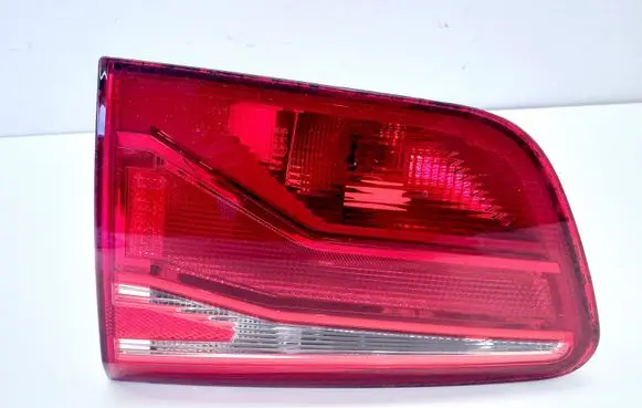 Tailgate rear/tail lights