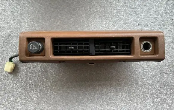 Nissan Patrol 160 Dash center air vent grill 68911C6000 68790C6000