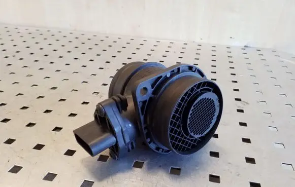 Volkswagen Touran I Mass air flow meter 0281002531 038906461B