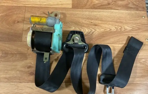 Hyundai Coupe Front seatbelt 88810202C000 040869 T7843251