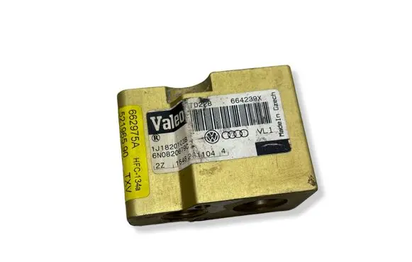 Volkswagen Golf IV Air conditioning (A/C) expansion valve 1J1820103B