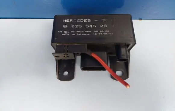 Mercedes-Benz A W168 Glow plug pre-heat relay 02554528 899075000