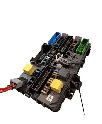 Opel Zafira B Fuse module 13220832 5DK00866910