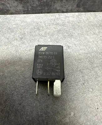 Volkswagen Touran I Other relay 7M0951253C 0332201102 95VW10K705EA