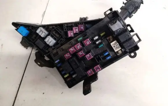 Subaru B9 Tribeca Fuse box set mb100200b
