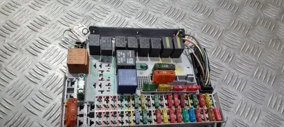 Opel Vectra B Fuse box set 90504534