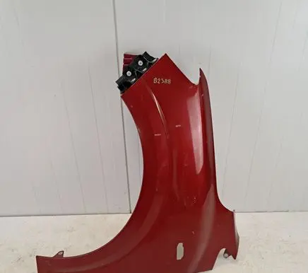 Dacia Sandero III Fender 631014610R B2388
