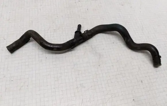 Volkswagen PASSAT B5.5 Engine coolant pipe/hose 8D0203541A