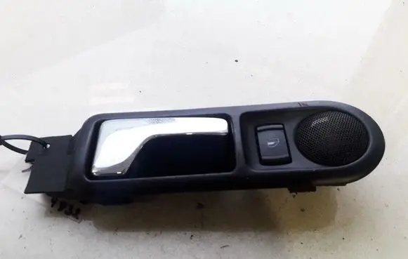 Volkswagen PASSAT B5 Front door interior handle 3B0839114