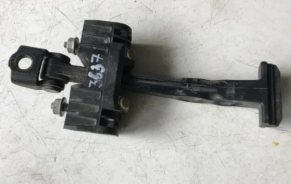Opel Zafira B Rear door check strap stopper