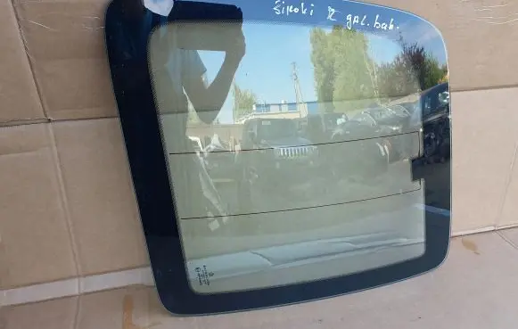 Jeep Cherokee III KJ Rear side window