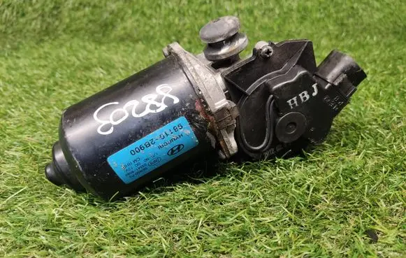 Hyundai Santa Fe Wiper motor 981102B900