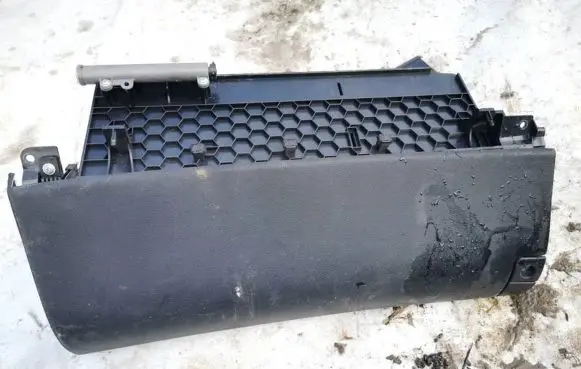 Lexus IS 220D-250-350 Glove box