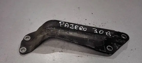 Mitsubishi Pajero Engine mounting bracket