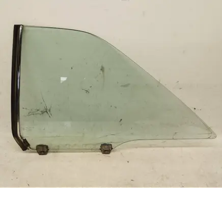 Mercedes-Benz 380 560SEC C126 Rear side window 1266700310 A1266700310 1266700110