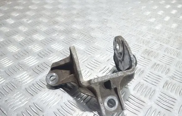 Mitsubishi Outlander Engine mounting bracket