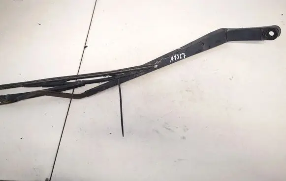 Toyota Corolla Verso E121 Front wiper blade arm