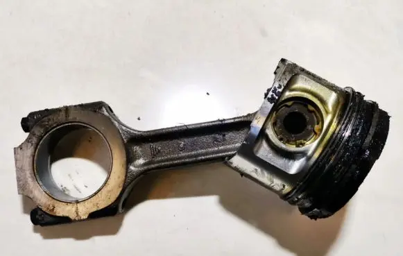 Lancia Lybra Piston with connecting rod
