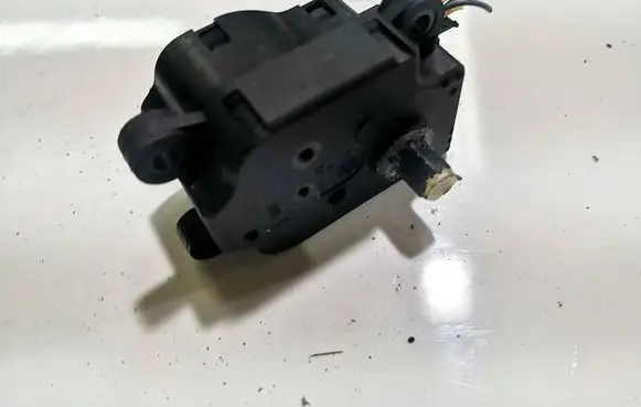 Citroen C4 I Air flap motor/actuator B8036U14