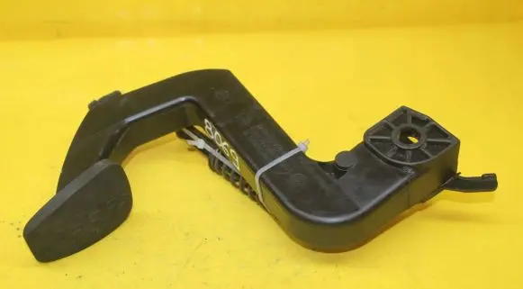 Volkswagen II LT Brake pedal A9012902416
