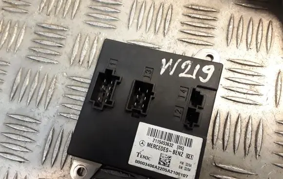 Mercedes-Benz E W211 Central body control module 2115453632 A2115453632