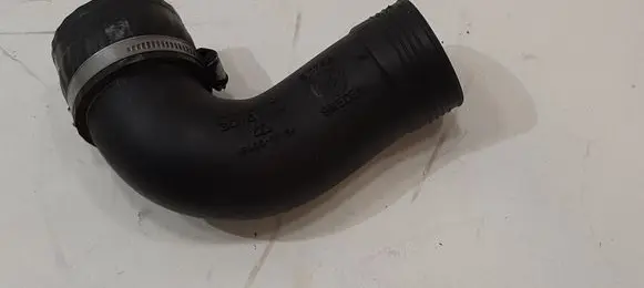 Volvo V70 Intercooler pipe mounting bracket 