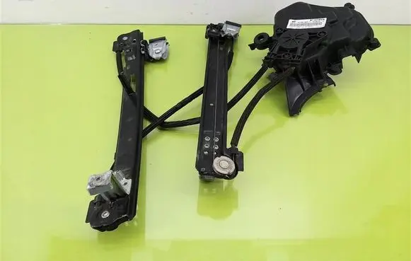 Seat Ibiza IV (6J,6P) Front door window regulator with motor 6J4837402D