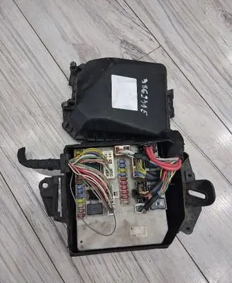 Renault Clio III Fuse box set 356231E