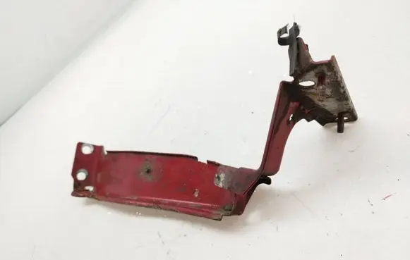 Audi A4 S4 B8 8K Fender mounting bracket 8K0821136B