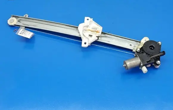 Suzuki Celerio Front door window regulator with motor