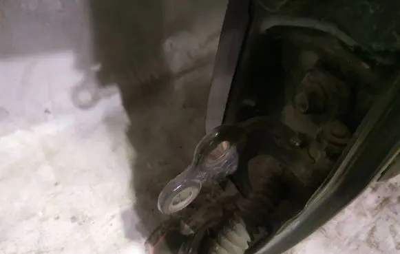 Ford Focus Rear door lower hinge