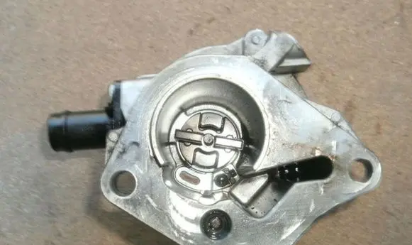 Renault Kangoo II Vacuum pump 2144515321321