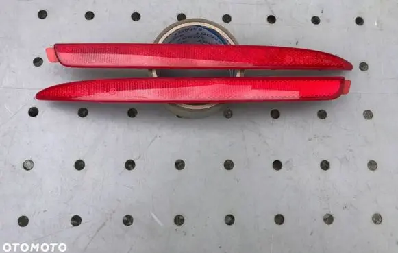 Skoda Octavia Mk2 (1Z) Rear tail light reflector 1Z0945105A 1Z0945106A