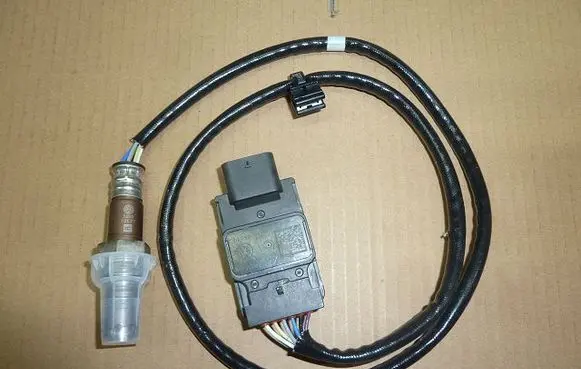 Volkswagen Touran III Lambda probe sensor 05N907807D-T