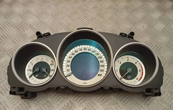 Speedometer (instrument cluster)