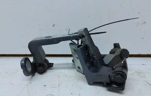 Volvo V40 Front door lower hinge 