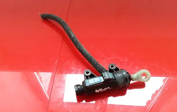 BMW X3 E83 Clutch master cylinder 69058989 21526758822