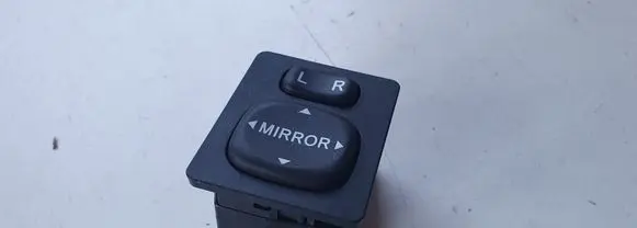 Toyota Yaris Wing mirror switch