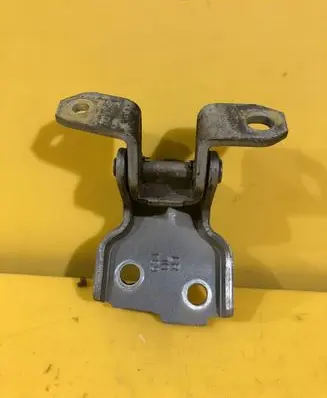 Opel Agila A Front door lower hinge RZ4R3P4K3
